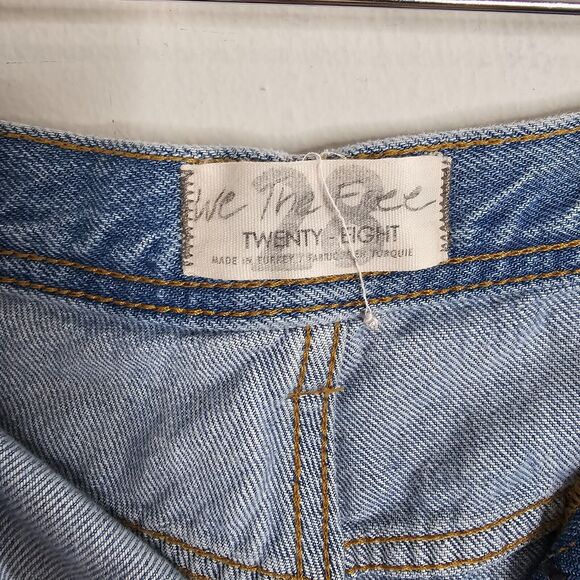 We The Free Medium Blue Wash Button-Fly Distressed Raw Hem Straight Crop Jean 28 - Picture 4 of 8